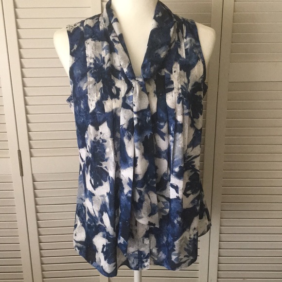 Anne Klein Tops - Anne Klein Button Front Sleeveless Blouse. Size M.